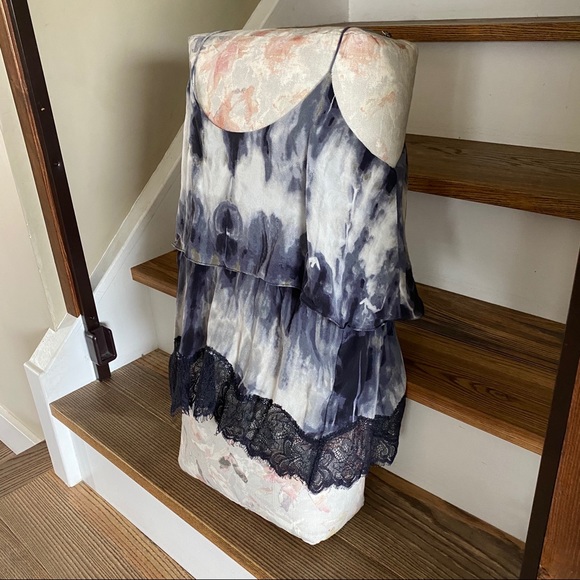 100% Silk Aritzia Central Park West Blouse Camisole Tank Tiered Flowy - Picture 8 of 9